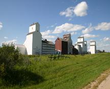 Contextual view, from the southeast, of the Inglis Grain Elevator Row, Inglis, 2005.; Historic Resources Branch, Manitoba Culture, Heritage and Tourism, 2005