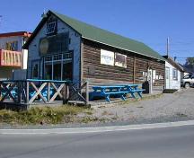 Old Weaver and Devore general store, now Bullock's Fish and Chips, 2002; E. Hawkins/GNWT
