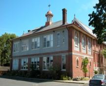 Exterior view of the South Park School, 2004.; City of Victoria, Steve Barber, 2004