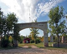 View of gate, from the east, of Sourisford Park, Coulter area, 2006; Historic Resources Branch, Manitoba Culture, Heritage, Tourism and Sport, 2006