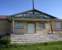 Entrée (détail) de l'école Coultervale, région de Coulter, 2006; Historic Resources Branch, Manitoba Culture, Heritage and Tourism, 2006