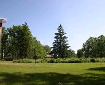Featured are the naturalized gardens and grounds to the south of Chiefswood.; Ministry of Culture, 2007.