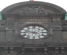 Cette photographie montre l’horloge et la ligne de toiture, 2005.; City of Saint John