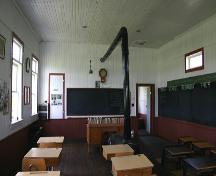 Intérieur d'une salle de classe à l'école Horod, près de la vallée de la rivière Little Saskatchewan, 2005; Historic Resources Branch, Manitoba Culture, Heritage, Tourism and Sport, 2005