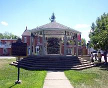The bandstand in Cummington Square, 2005; Rashid Collection, Niagara Falls Public Library, 2005