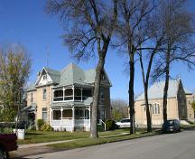 Contextual view, from the southeast, of the McCowan House, Portage la Prairie, 2007; Historic Resources Branch, Manitoba Culture, Heritage, Tourism and Sport, 2007