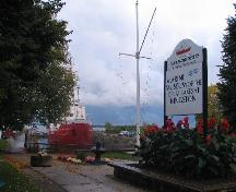 Rear view of the Kingston Dry Dock, showing the location facing the St. Lawrence River, on the Kingston waterfront, 2008.; Agence Parcs Canada / Parks Canada Agency, David Henderson, 2008.