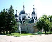 Vue nord-est de l'église catholique ukrainienne historique de la Résurrection, Dauphin, 2005; Historic Resources Branch, Manitoba Culture, Heritage, Tourism and Sport, 2005