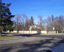 Section de la clôture de pierre, avenue Princess, Brandon, 2005.; Historic Resources Branch, Manitoba Culture, Heritage, Tourism and Sport, 2005