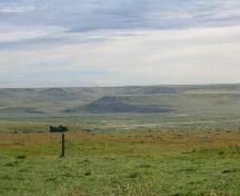 View east across Section 28 and the Notukeu Creek valley toward the location of archaeological sites on the far valley rim, 2004.; Government of Saskatchewan, Marvin Thomas, 2004.