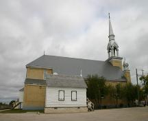 Vue d'ensemble - du sud-ouest de la chapelle Charlebois, The Pas, 2007; Historic Resources Branch, Manitoba Culture, Heritage, Tourism and Sport, 2007