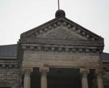 Featured is the pedimented portico inscribed with “Public Library” and “A.D. 1904”.; Martina Braunstein, 2007.