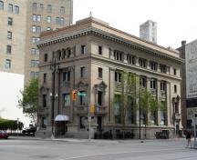 Façades principales - du sud-ouest de la banque impériale du Canada, Winnipeg, 2006; Historic Resources Branch, Manitoba Culture, Heritage and Tourism, 2006
