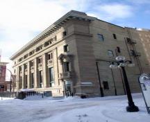 Oblique view, from the southwest, of the Imperial Bank of Canada, Winnipeg, 2006; Historic Resources Branch, Manitoba Culture, Heritage and Tourism, 2006