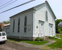 Side elevation, including garage addition, Smith's Cove Baptist Meeting House and Temperance Hall, Smtih's Cove, 2005; Heritage Division, NS Dept. of Tourism, Culture and Heritage, 2005