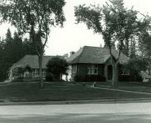 General view of the Interpretive Centre, showing the main façade, 1984.; Parks Canada Agency / Agence Parcs Canada, 1984.