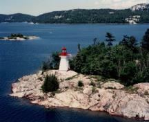 General view of the Lighthouse, showing the 'pepper-pot' profile, 1998.; Canadian Coast Guard / Garde côtière canadienne, 1998.