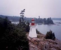 General view of the Lighthouse, showing the symmetrical location and architrave mouldings of the doors and windows.; Canadian Coast Guard / Garde côtière canadienne.