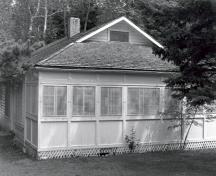 Édifice fédéral du patrimoine reconnu Résidence du personnel, bâtiment B-15; (S. Siepman, Parks, PNRO, July 1984.)
