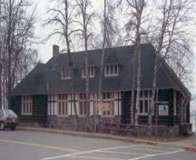 View of the Nature Centre façade, 1986.; Agence Parcs Canada / Parks Canada Agency, 1986.