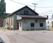 Corner view of the Machine Shop, showing the use of durable materials such as steel and concrete, 1990.; Agence Parcs Canada / Parks Canada Agency, 1990.