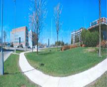 Vue panoramque montrant l'édifice sir Leonard Tilley sur la gauche, 2002.; Agence Parcs Canada / Parks Canada Agency, G. Charrois, 2002.