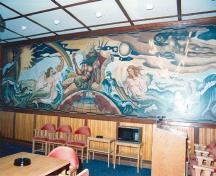 Vue de l'intérieur du bâtiment 30, qui montre la grande murale, 1992.; Department of National Defence / Ministère de la Défense nationale, 1992.