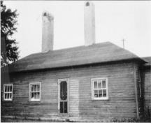 View of the Officers' Quarters, showing their appearance in the 1920s.; Agence Parcs Canada / Parks Canada Agency
