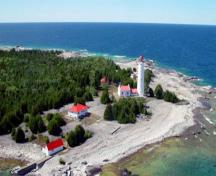 Aerial view of Lightstation: Annex from the east.; Department of Fisheries & Oceans Canada/Département de pêches et océans Canada
