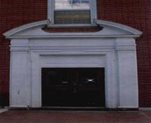 Detail view of the Science Building's main entrance depicting the the use of applied Classical decorative millwork around the entrances, and consisting of pilasters, an entablature and a broken pediment, 2001.; Public Works and Government Services Canada / Travaux publics et Services gouvernementaux Canada, 2001