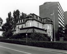 Historic view showing the asymmetrical massing of the residence with its protruding tower-like wing and bays.; Parks Canada Agency / Agence Parcs Canada