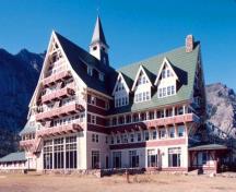 General view of the Prince of Wales Hotel National Historic Site of Canada showing its Swiss chalet motifs, pitched gabled roofs, two-storey dormers, tiers of continuous balconies, and the use of contrasting finish colours, 1995.; Parks Canada Agency/Agence Parcs Canada, 1995.