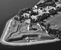Vue aérienne des fortifications de Kingston.; Parks Canada Agency / Agence Parcs Canada 2007.