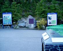 Vue générale montrant la plaque.; Parks Canada Agency / Agence Parcs Canada