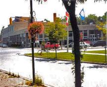 General View of the Government of Canada Building emphasizing its visibility due to its large scale and prominent location on the main commercial artery leading to downtown Belleville.; Parks Canada Agency / Agence Parcs Canada, n.d.