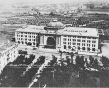 Aerial view of Union Station/Winnipeg Railway Station, showing the axial symmetry of its plan and the use of classical elements on a heroic scale, 1920.; Archives of Manitoba/Archives du Manitoba, 1920.