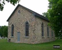 General view of Old Stone Church, showing its end-gable entrance with a central door flanked by two large multi-pane windows, 2006.; Parks Canada Agency / Agence Parcs Canada.