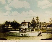 Cette carte postale montre la fontaine qui a été installée dans le parc en 1915.; Moncton Museum