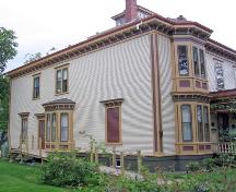 Side elevation, MacKinnon-Cann Inn, Yarmouth, NS, 2005.; Heritage Division, NS Dept. of Tourism, Culture and Heritage, 2005.