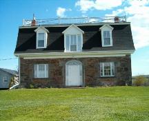 Front elevation, Smith-Duckenfield House, Selma, NS, 2004.; Heritage Division, NS Dept. of Tourism, Culture and Heritage, 2004.