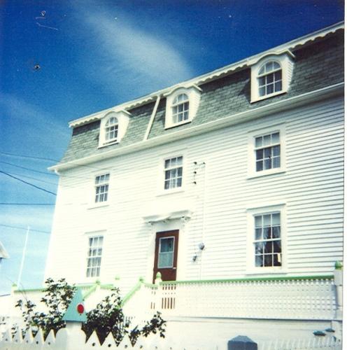 John Quinton Limited Residence (Red Cliffe, NL)