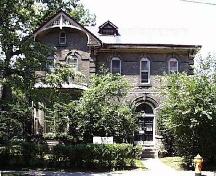 Front facade, Mary Perram house, 4 Wellesley Place, Toronto, 1999; Ministry of Culture, 1999