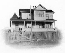 Historic exterior view of the Wright Residence, ca. 1907; North Vancouver Museum and Archives, #13134.