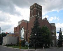 View from Victoria Ave of Knox-Metropolitan United Church, 2006.; Clint Robertson, 2006.