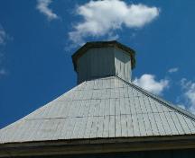Lantern/cupola, Yuill Barn, Old Barns, Nova Scotia, 2004.; Heritage Division, NS Dept. of Tourism, Culture and Heritage, 2004.