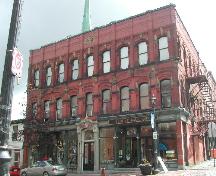 Cette photographie montre une vue contextuelle de l'édifice sur la rue Germain, 2005; City of Saint John
