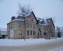 Primary elevation, from the southwest, of Lorne Terrace, Brandon, 2005; Historic Resources Branch, Manitoba Culture, Heritage and Tourism, 2005