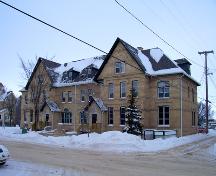Primary elevation, from the southeast, of Lorne Terrace, Brandon, 2005; Historic Resources Branch, Manitoba Culture, Heritage and Tourism, 2005