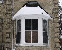 Fenêtre (détail) de la maison W.M.  Ashdown, Winnipeg, 2006; Historic Resources Branch, Manitoba Culture, Heritage and Tourism, 2006