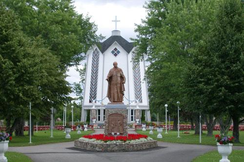 Statue and principle building